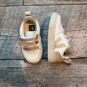 Veja Kids Sneakers in White and Gray